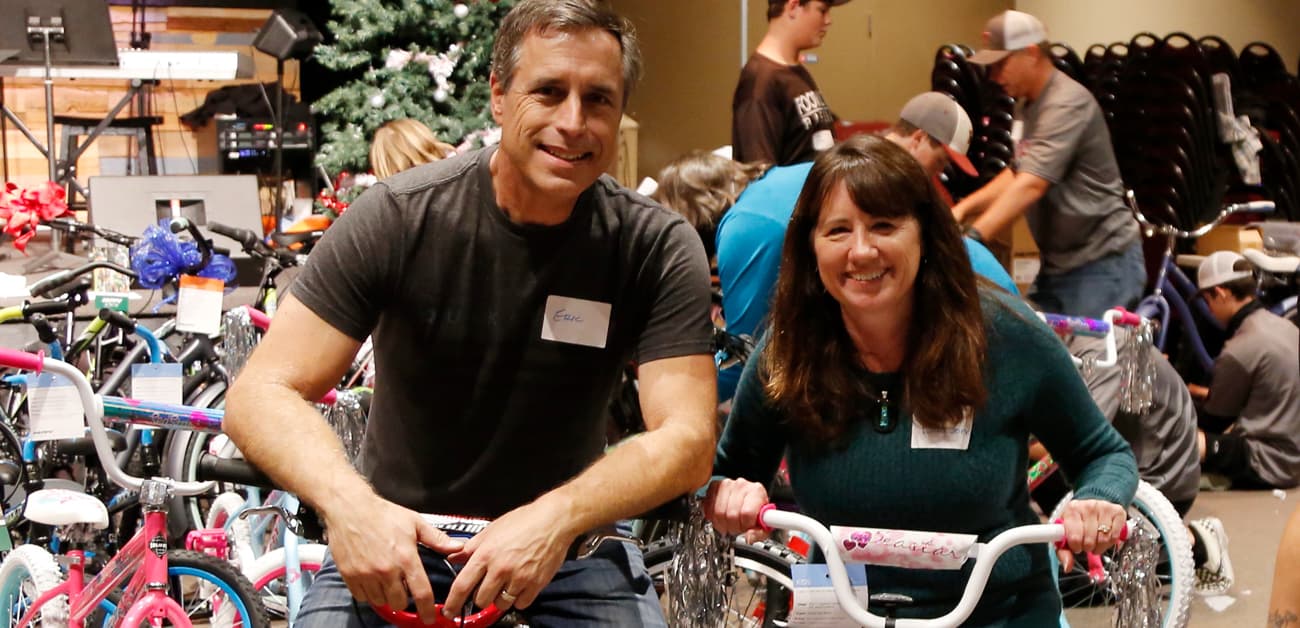 Good Neighbor Finalists Eric and Janet Baucom