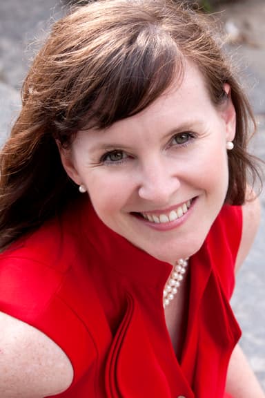 Maura Neill headshot