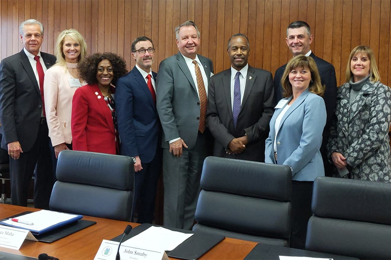 NAR President John Smaby meets with HUD Secretary Ben Carson and staff.
