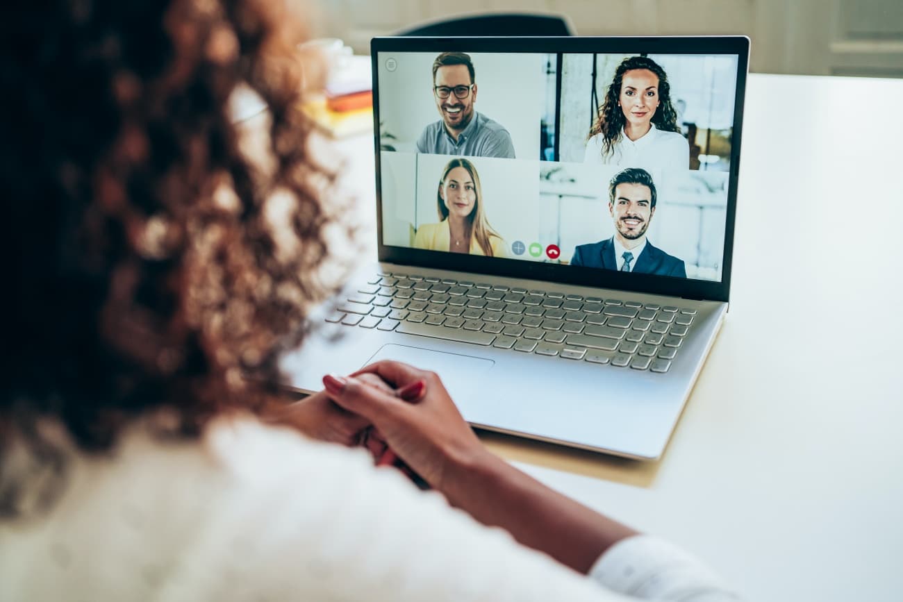 business woman on virtual call with 4 colleagues