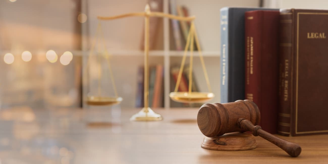 Judge gavel with law books and scales of justice. concept of justice, legal, jurisprudence.