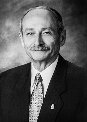 2004 NAR President Walter T. McDonald 2004 NAR President Walter T. McDonald