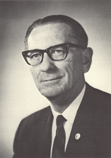 1968 NAR President Lyn E. Davis 1968 NAR President Lyn E. Davis