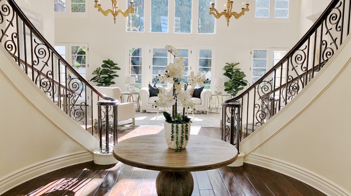 How To Stage A Grand Foyer Www Nar Realtor